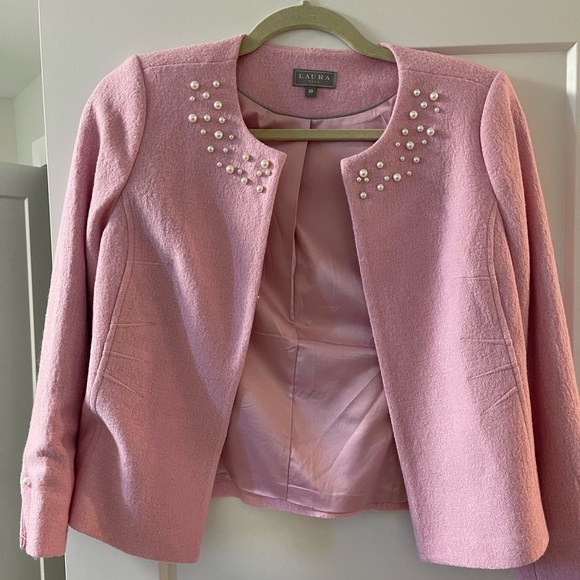 Soft pink Laura blazer with faux pearl accents - Picture 5 of 6